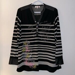 💕beautiful blouse Le Grenier with buttons desing